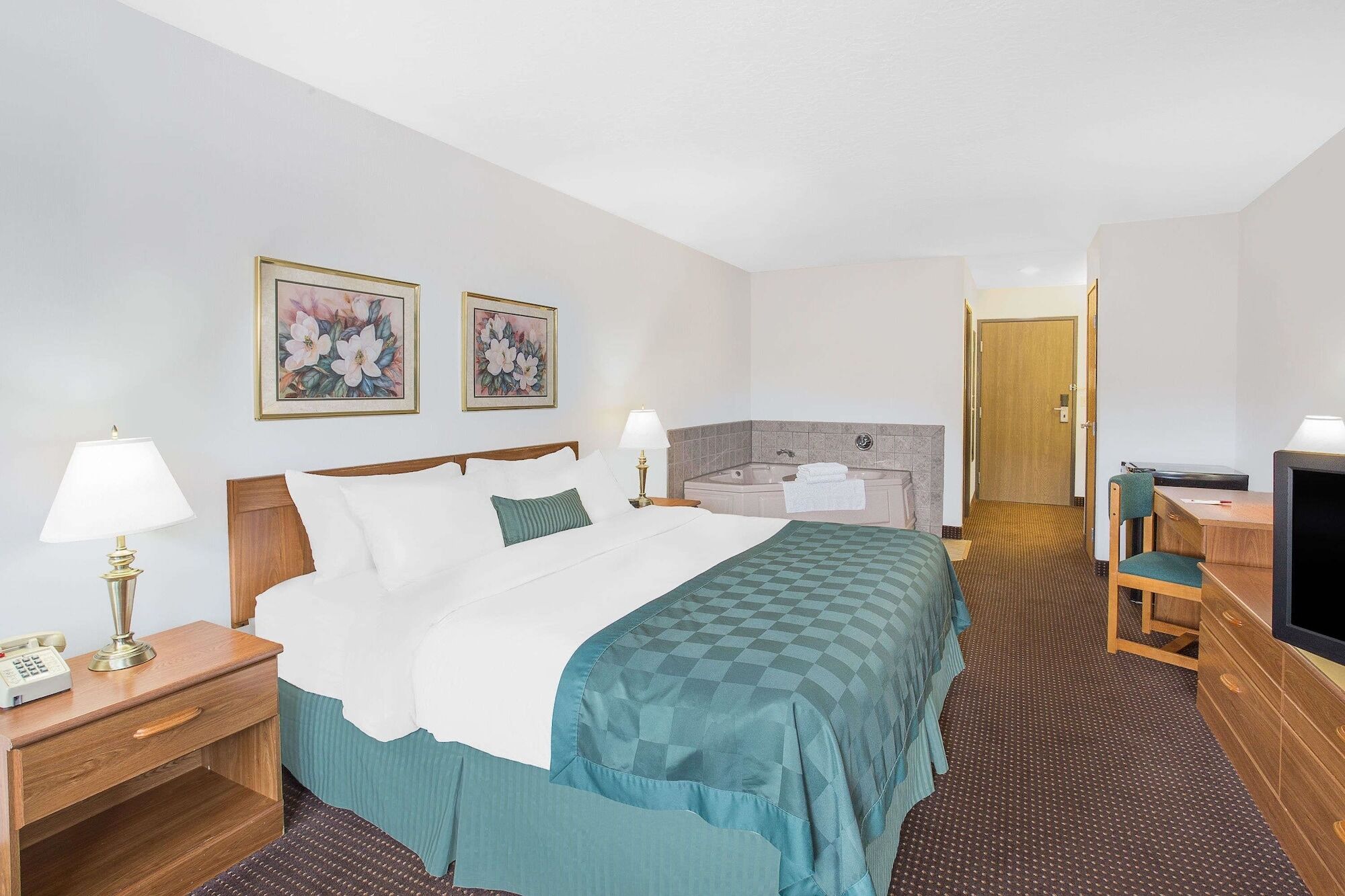 Ramada By Wyndham Hancock Waterfront Buitenkant foto