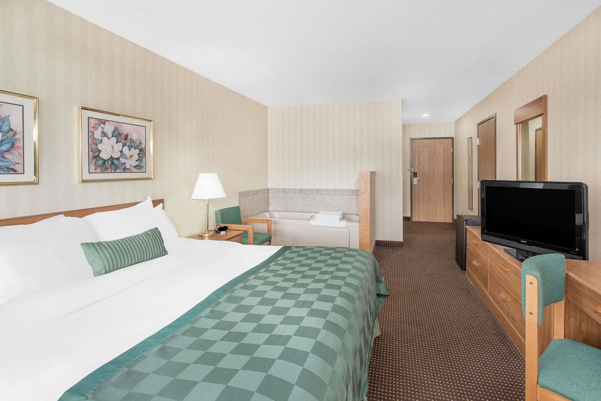 Ramada By Wyndham Hancock Waterfront Buitenkant foto